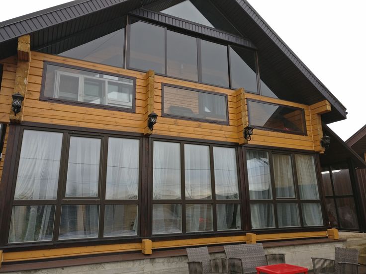 деревянное здание - офис компании